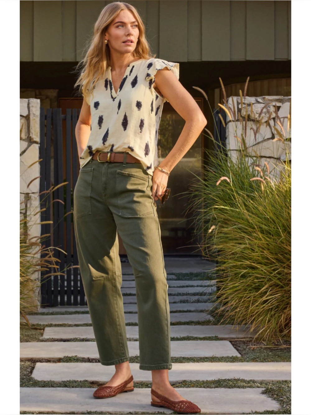 EVEREVE | Cora Curved Leg Pants in Olive Green, Size 27 (4)